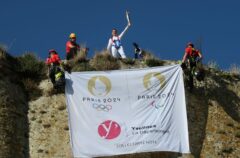 Le relais de la flamme paralympique dans les Yvelines a démarré en haut du Donjon de Houdan. ©CD78