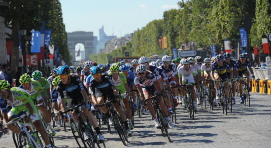 Le Tour de France sur les Champs-Elysées